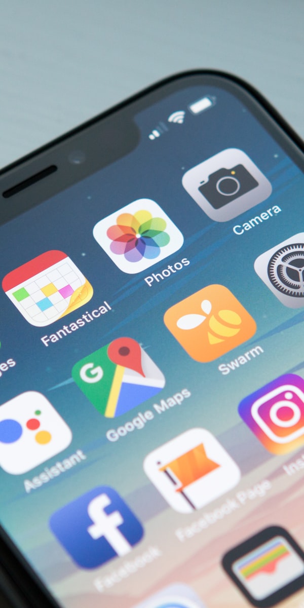 斗球App在iPhone灵动岛上的界面预览 - 实时比分显示