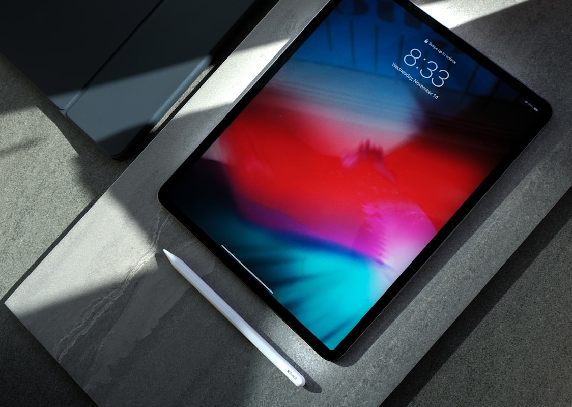 斗球App在iPad分屏模式下的界面预览 - 同时观看直播与查看数据